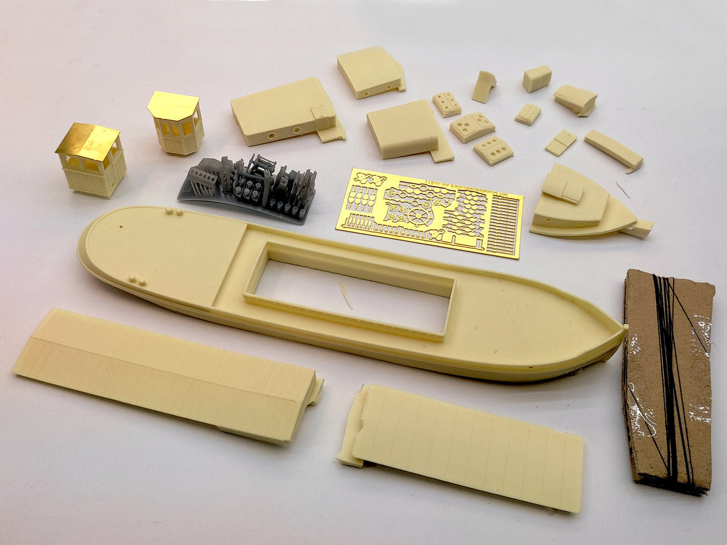 Binnenvaartschip 17m, kunststof bouwset. Art. K-801