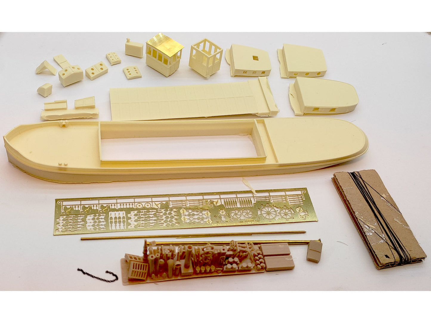 Binnenvaartschip 25m, kunststof bouwset. Art. K-803