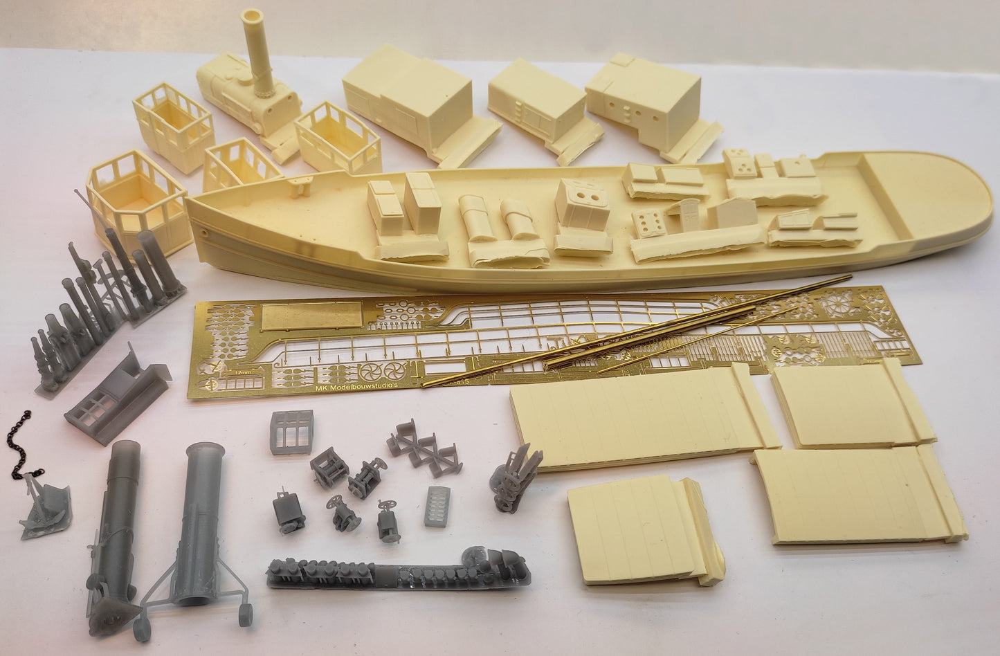 Beurtvaartschip 31m, kunststof bouwset. Art. K-804 en K-805